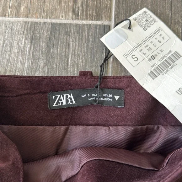 Zara Faux Suede Mini Skirt | Size Small | Rich Burgundy - Picture 2 of 3